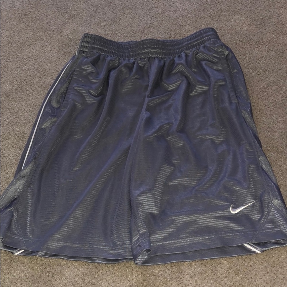 Men’s gray Nike shorts!